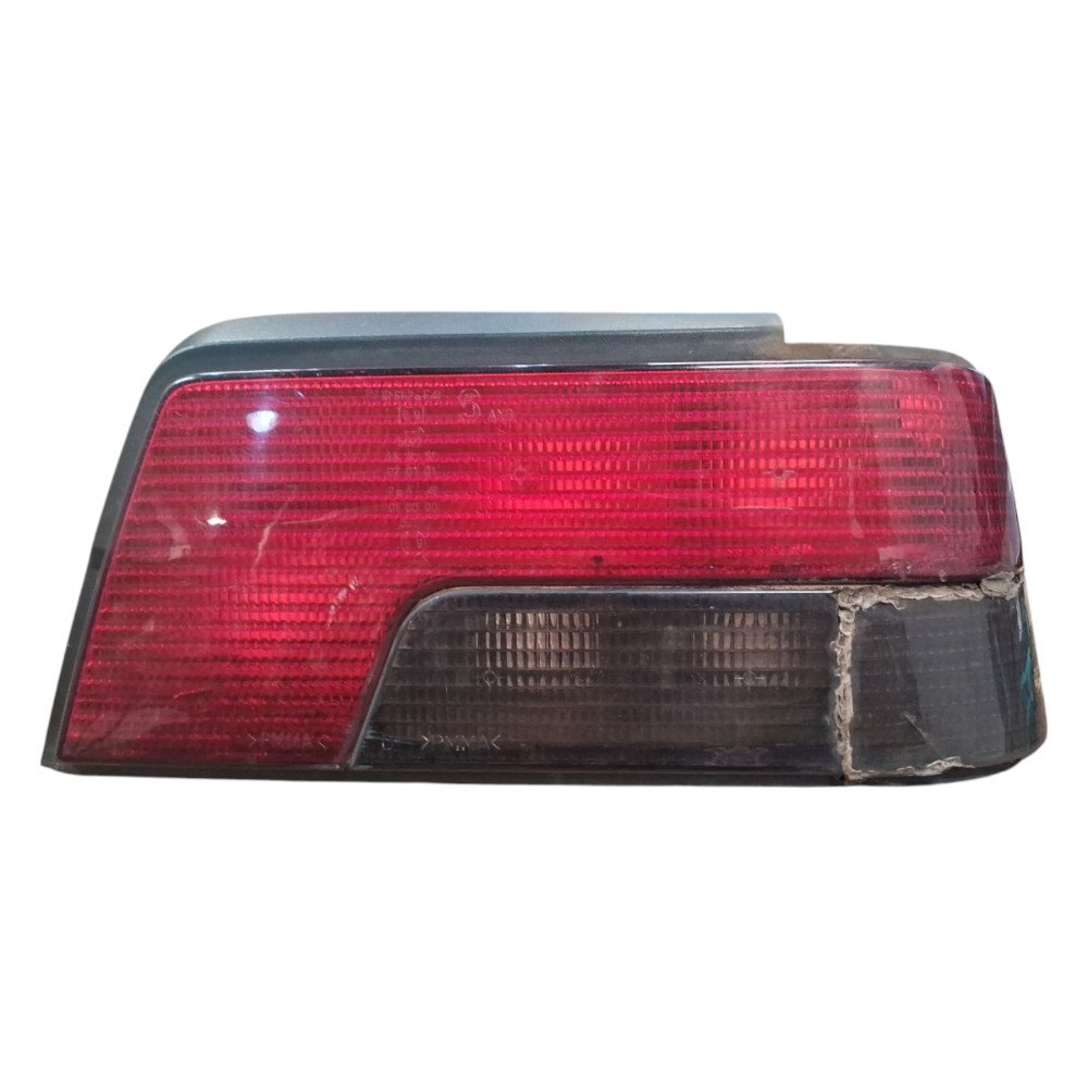 Lanterna Traseira Direita Peugeot 405 87 89 90 91 97 Detalhe
