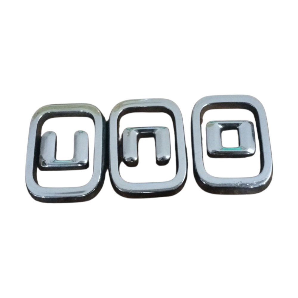 Emblema Traseiro Uno Vivace 2010 2012 2014 2016 2018 – Prata