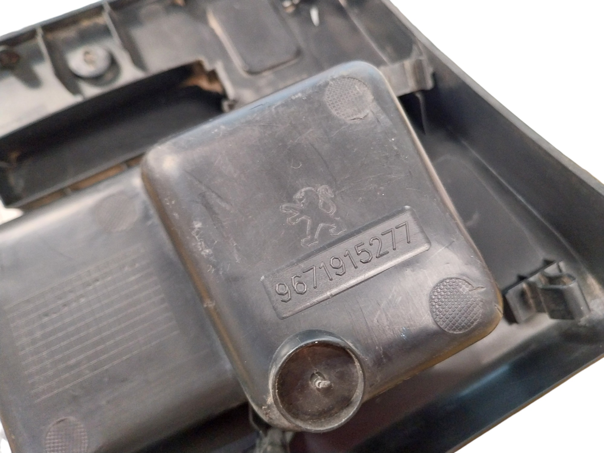 Tampa Caixa Fusível Peugeot 308 408 2012 2013 2014 2015 2019 6