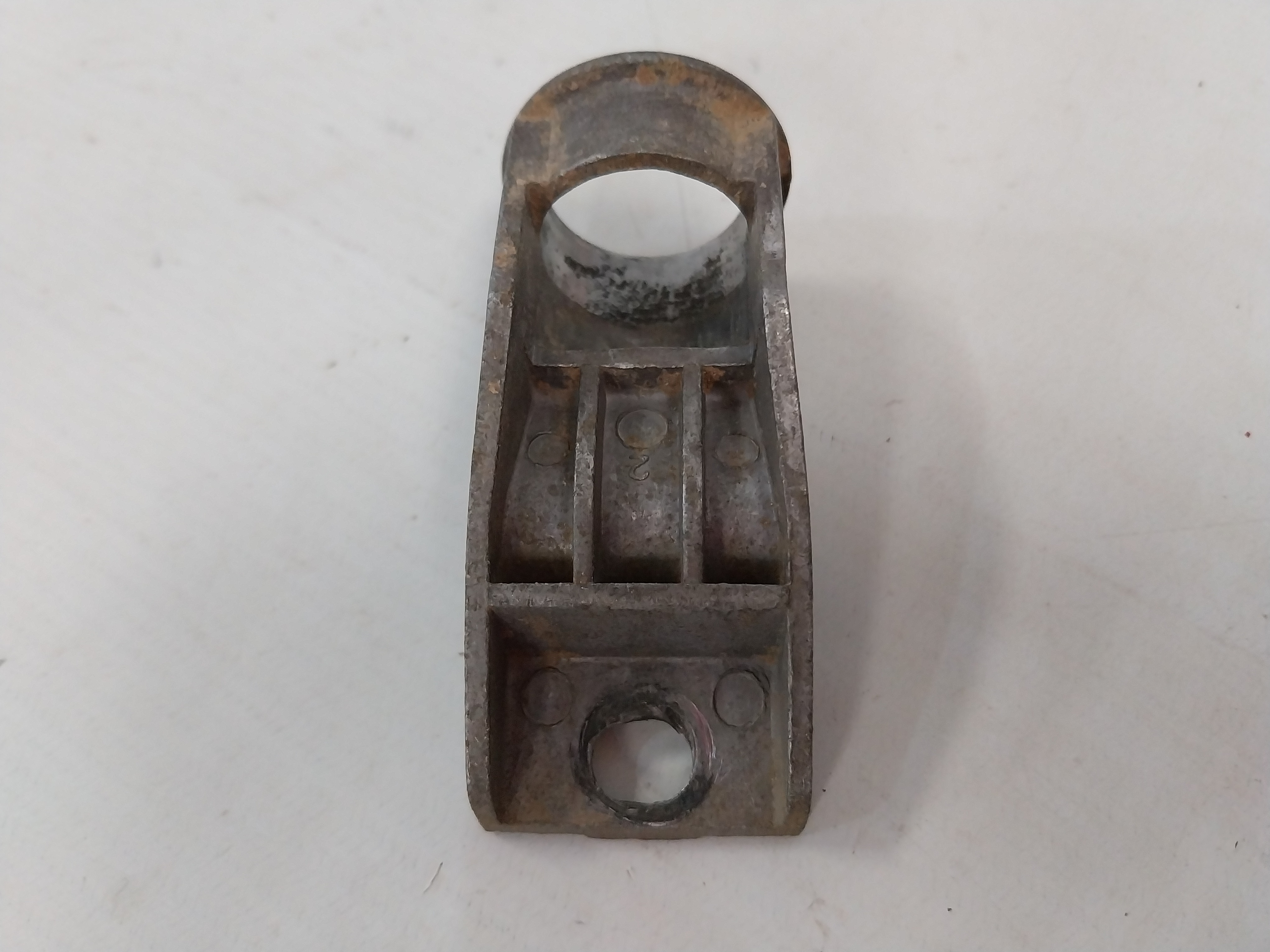 Suporte Superior Esquerdo Radiador Celta 2006 2010 2011 2015 4