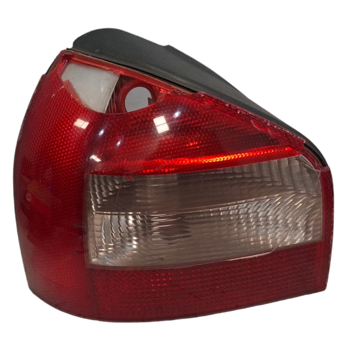Lanterna Traseira Esquerda Audi A3 97 98 2001 A 2019 Detalhe Esquerdo Bicolor