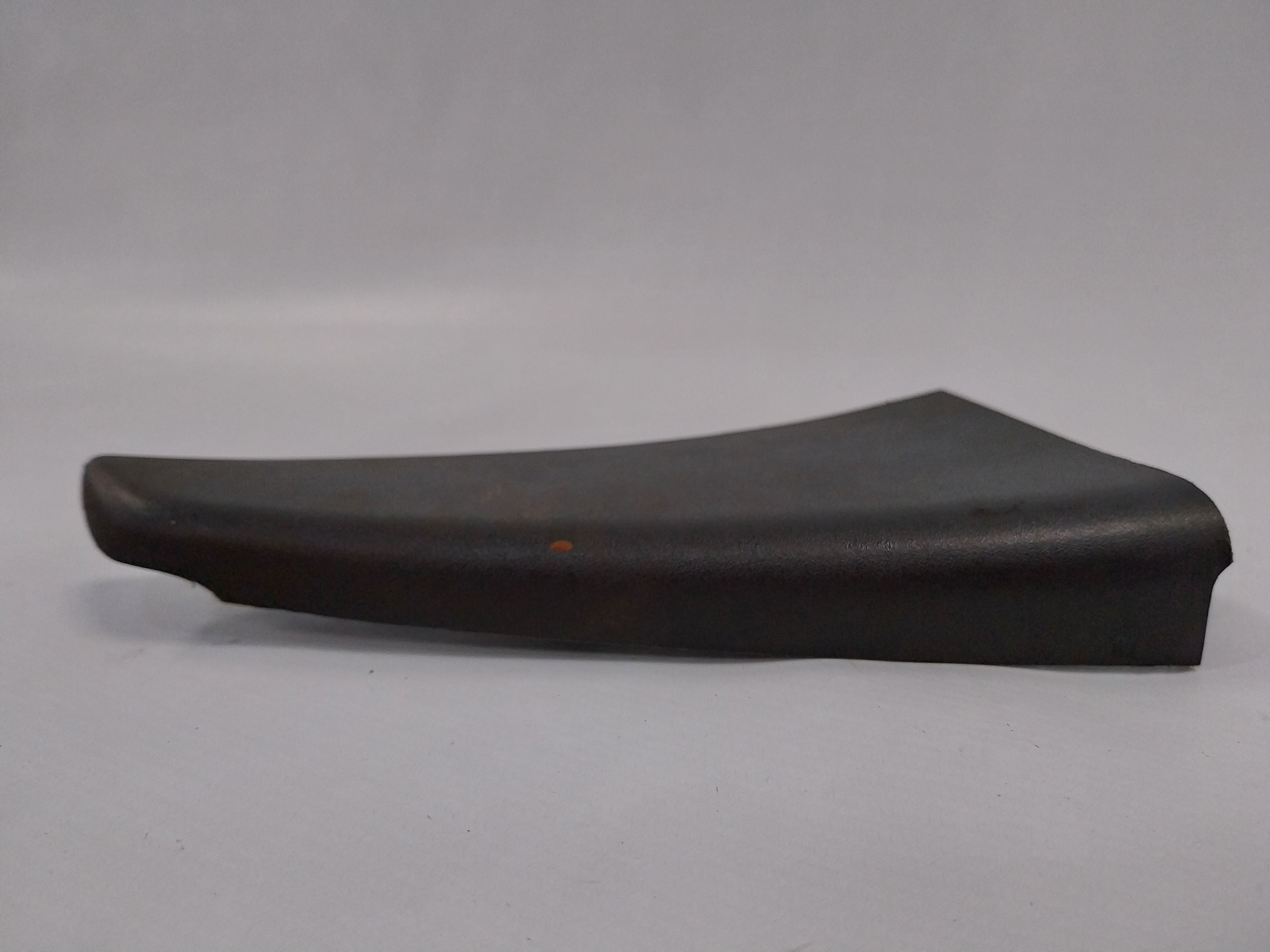Moldura Acabamento Traseiro Direito Corsa Montana 2002/2012 Preto 3