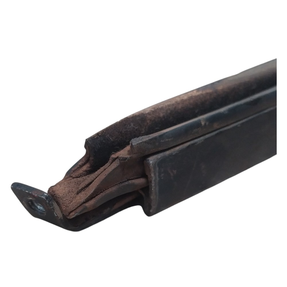 Guia Vidro Traseiro Esquerdo Vw Santana 91 92 93 94 95 96  Preto 4
