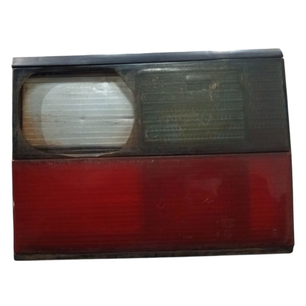 Lanterna Tampa Traseira Esquerda Santana 91 92 A 96 Detalhe Vermelho E Transparente