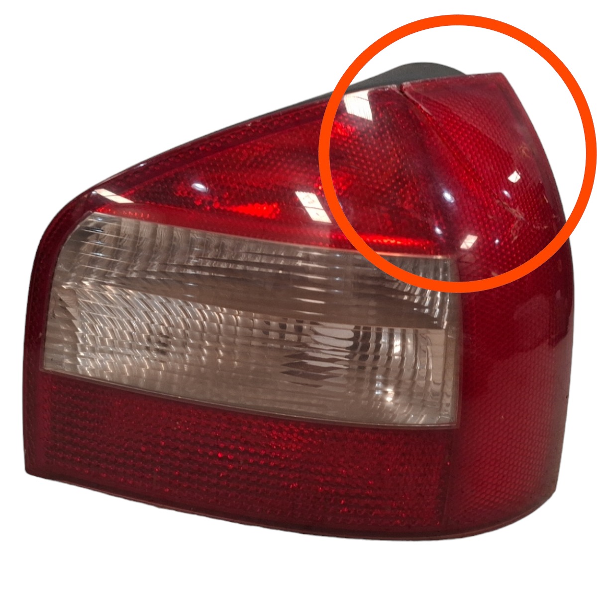 Lanterna Traseira Direita Audi A3 97 98 2001 A 2006 Detalhe  Direito Bicolor