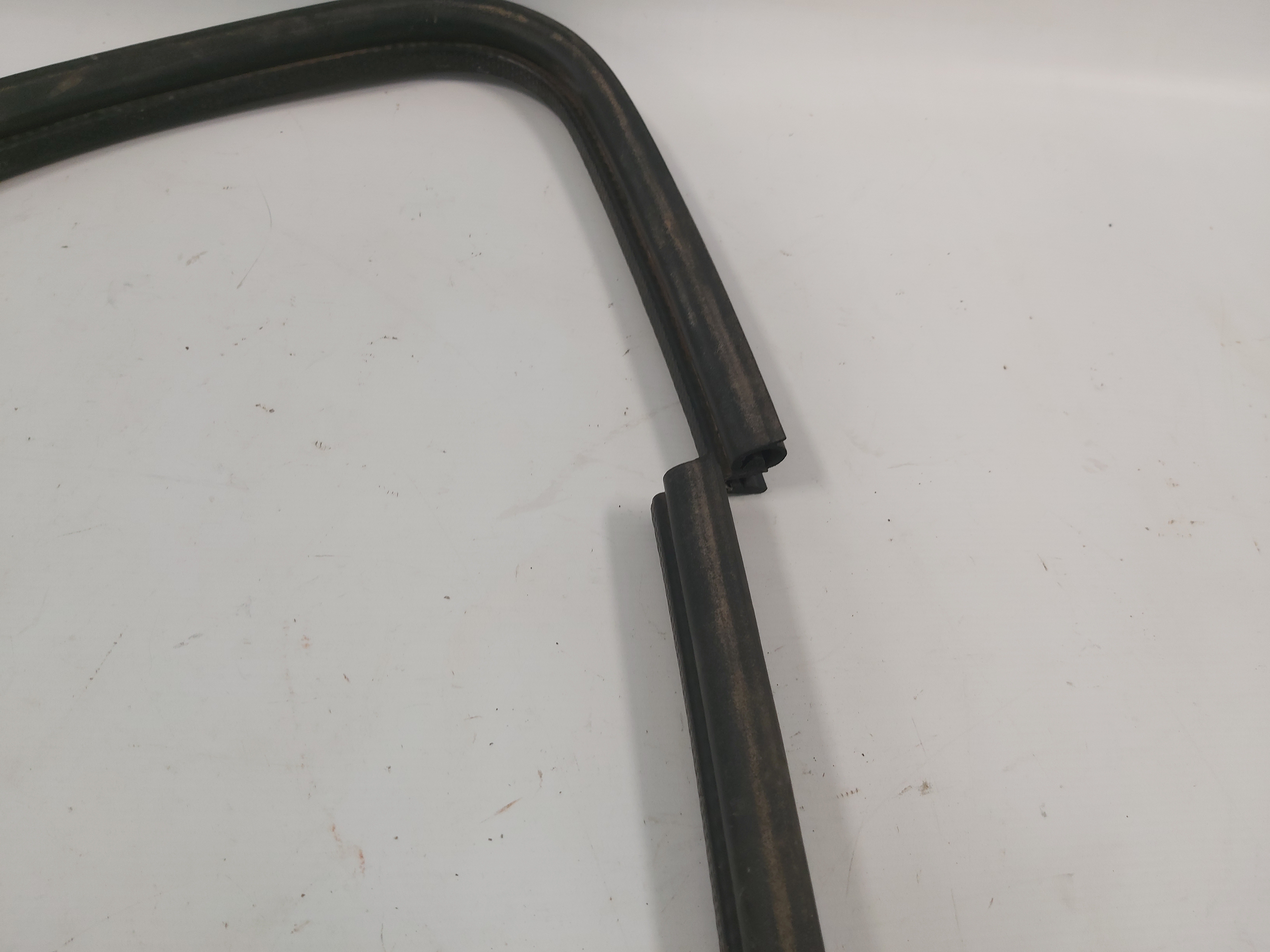 Borracha Guarnição Traseiro Esquerdo Ford Ka 97 A 2003 4
