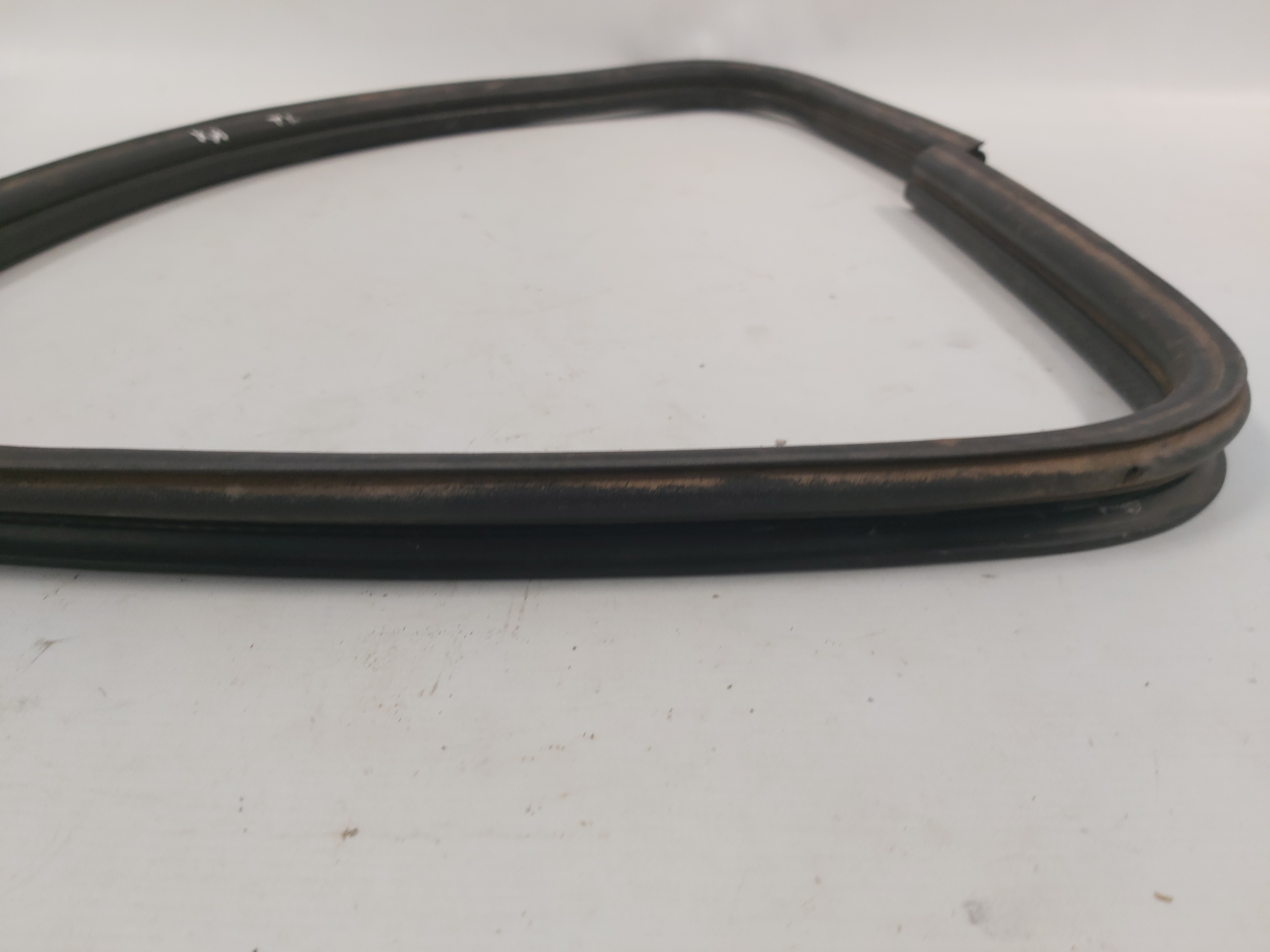 Borracha Guarnição Traseiro Esquerdo Ford Ka 97 A 2003 3