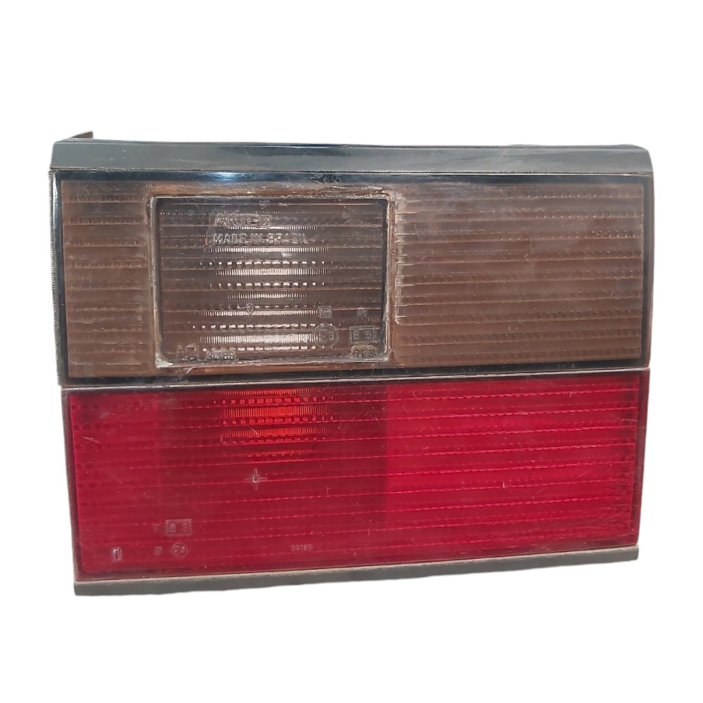 Lanterna Tampa Traseira Direita Santana 91 92 93 A 96 Arteb Vermelho E Âmbar