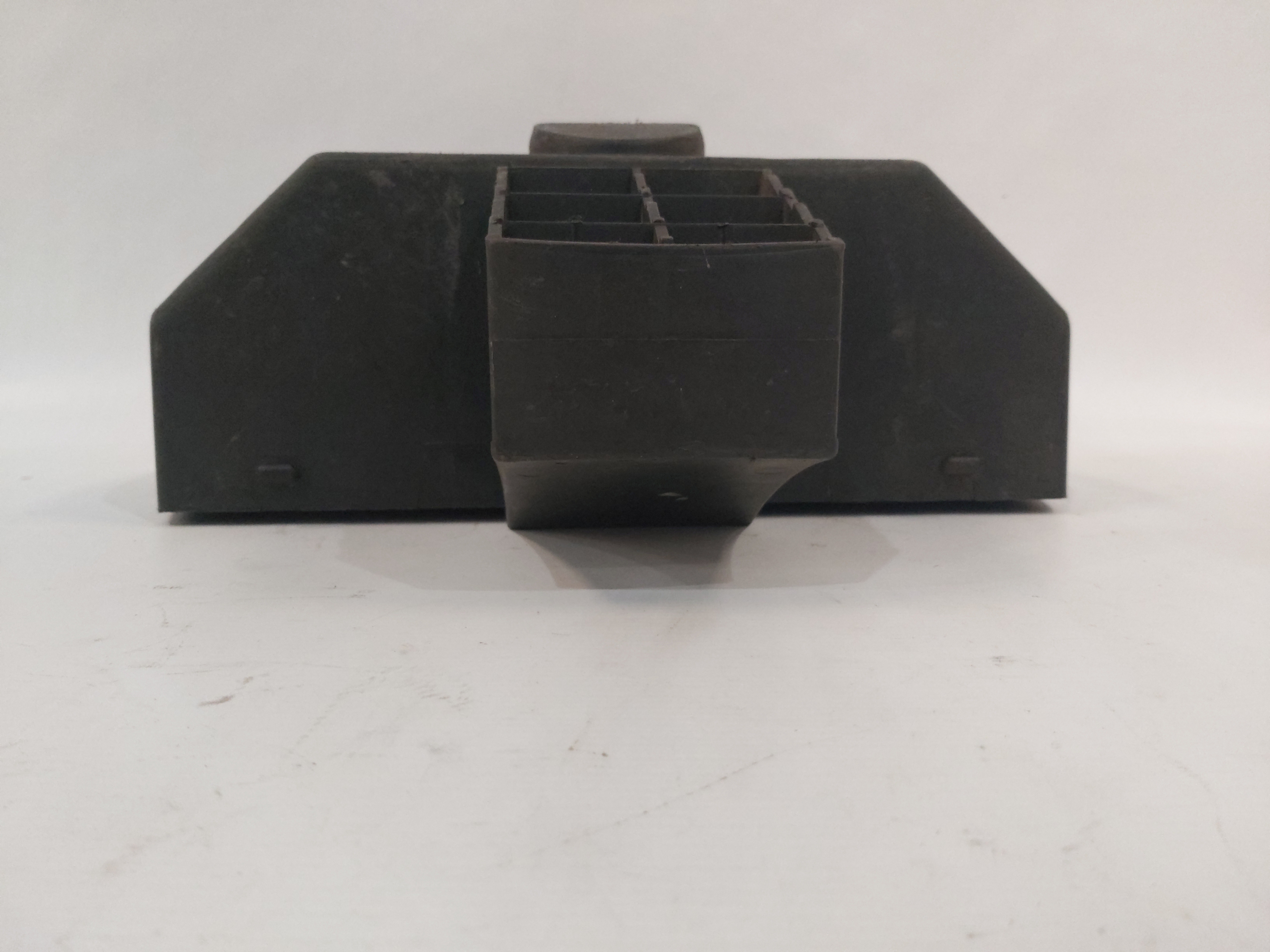 Suporte Caixa Kit Macaco Chave De Roda Peugeot Citroën 3