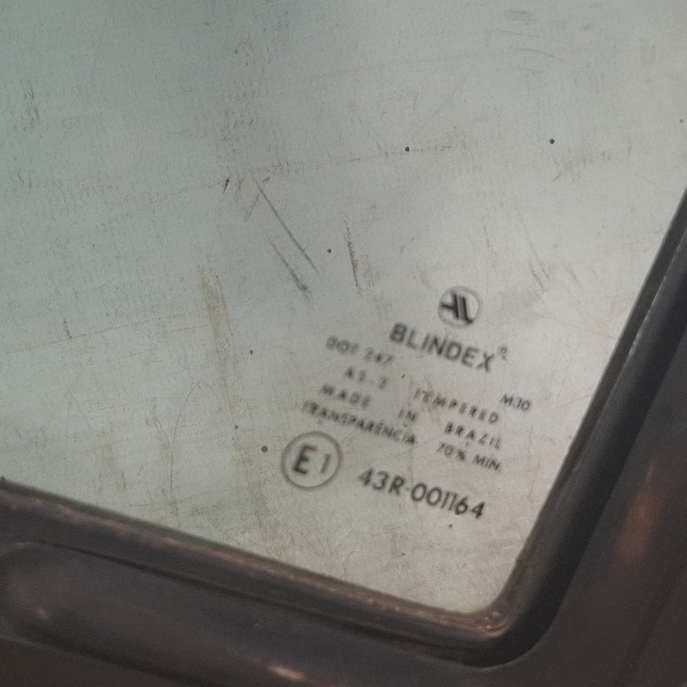 Vidro Quebra Vento Dianteira Direita Santana 91 A 96 Detalhe 7