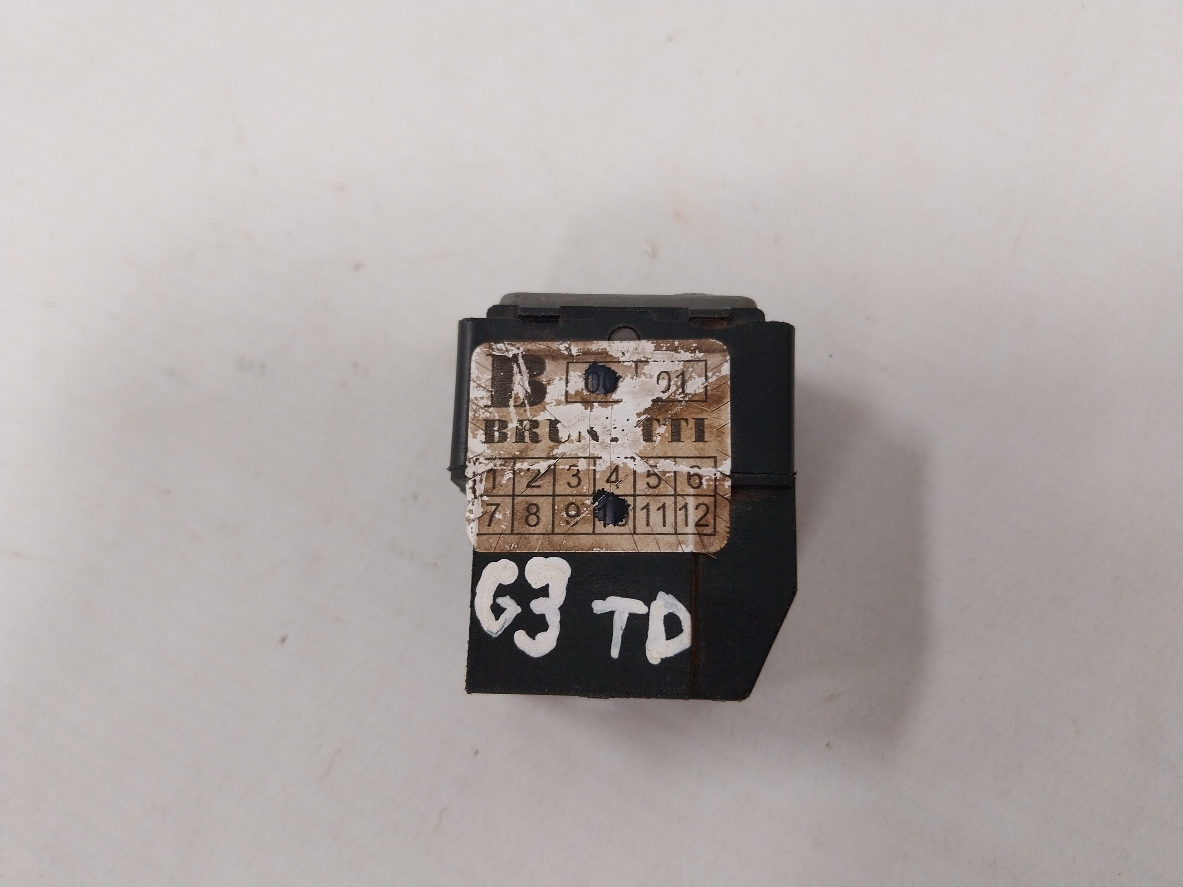 Botão Vidro Elétrico Traseiro Direito Gol Parati G3 98 A 06 6