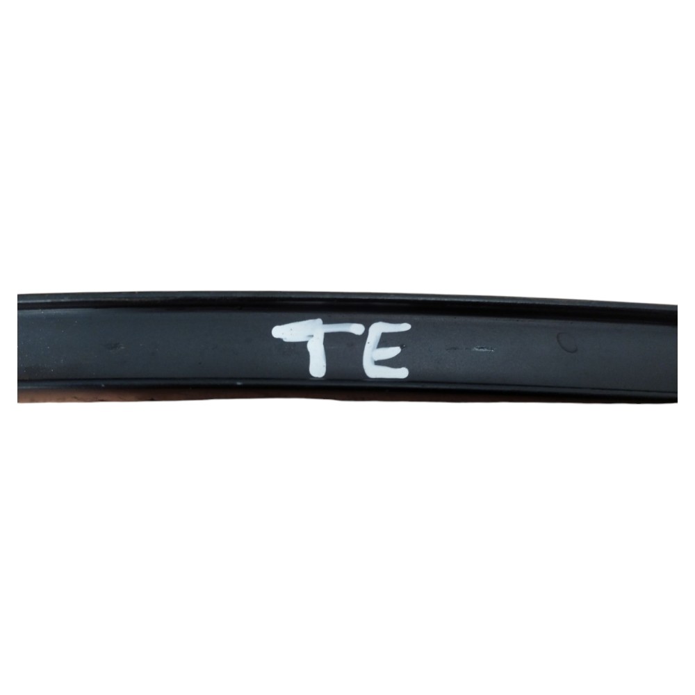 Guia Canaleta Traseira Esquerda Santana 91 96 99 2000 A 2006 Preto 6