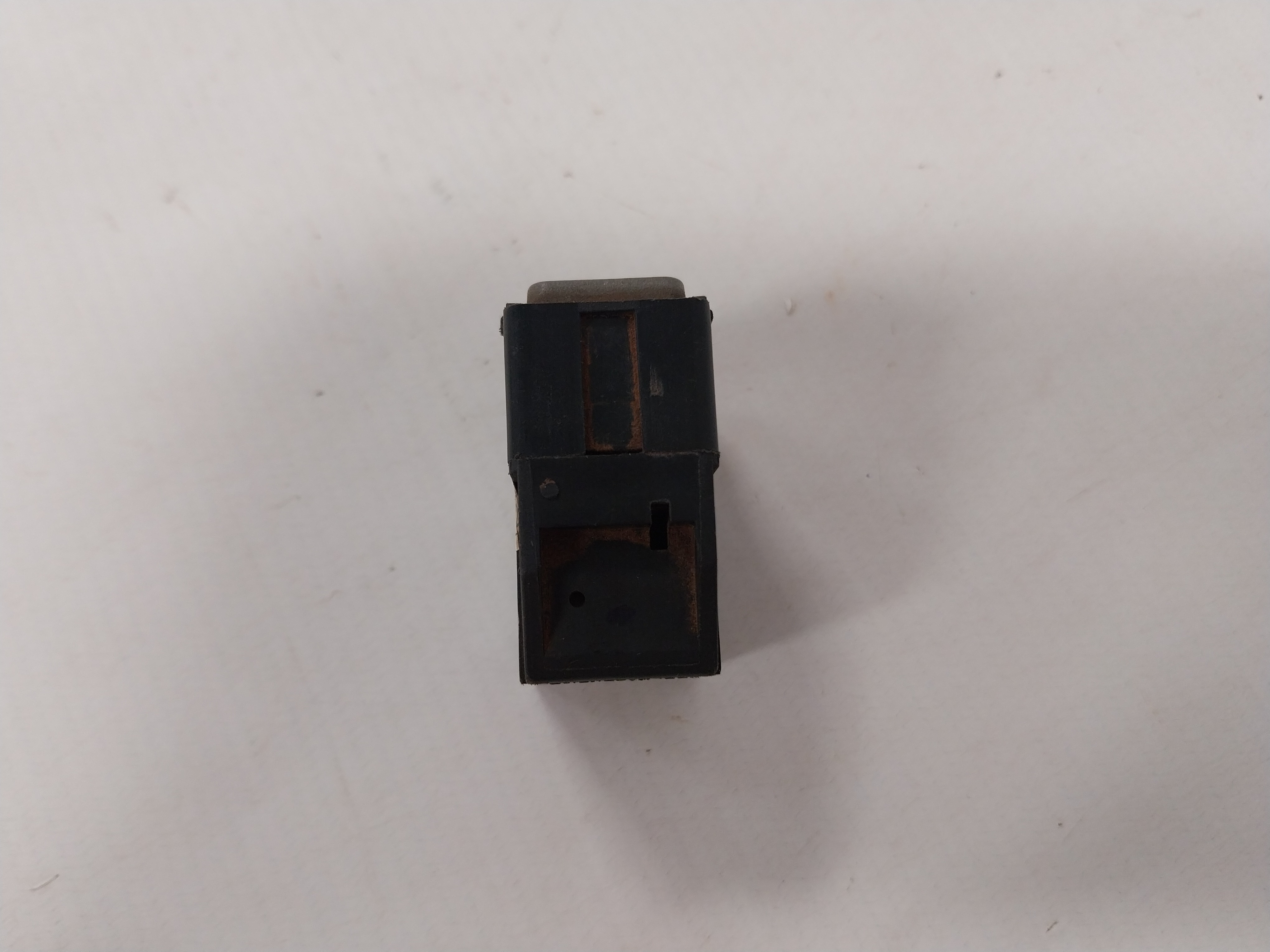 Botão Vidro Elétrico Traseiro Direito Gol Parati G3 98 A 06 3
