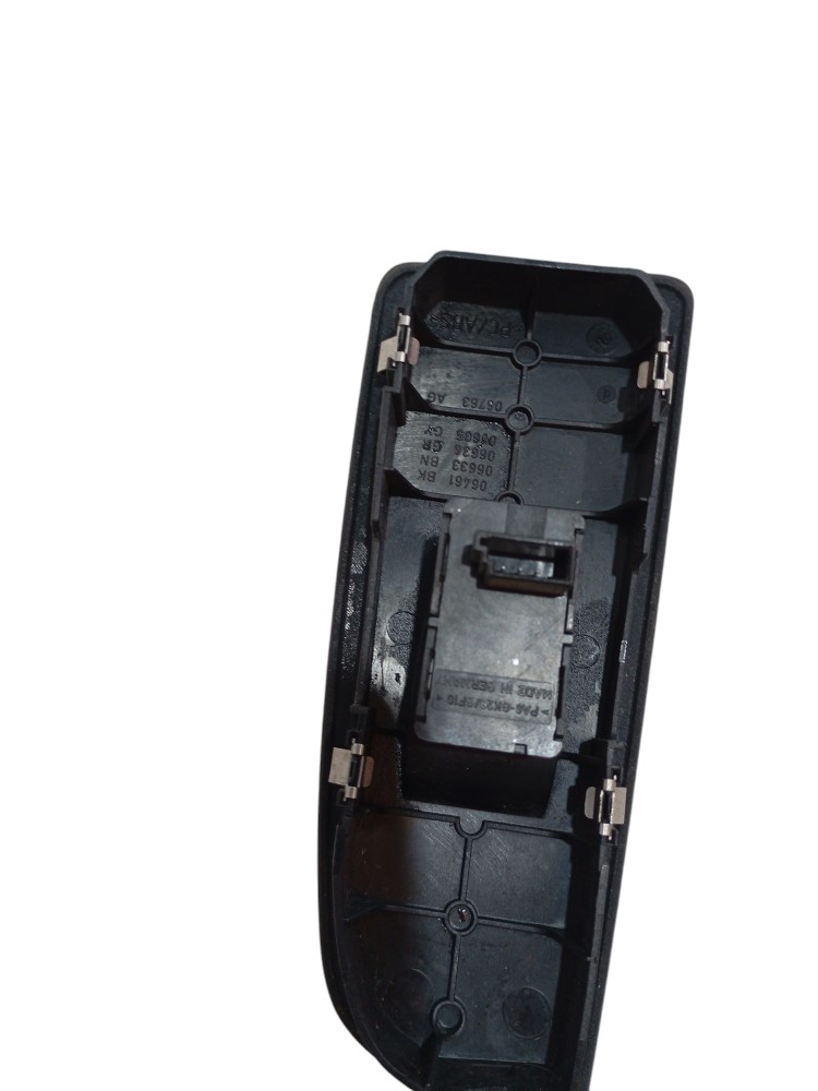 Moldura Botão Vidro Dianteiro Direito Bmw 118i 2.0 2010 E87 4
