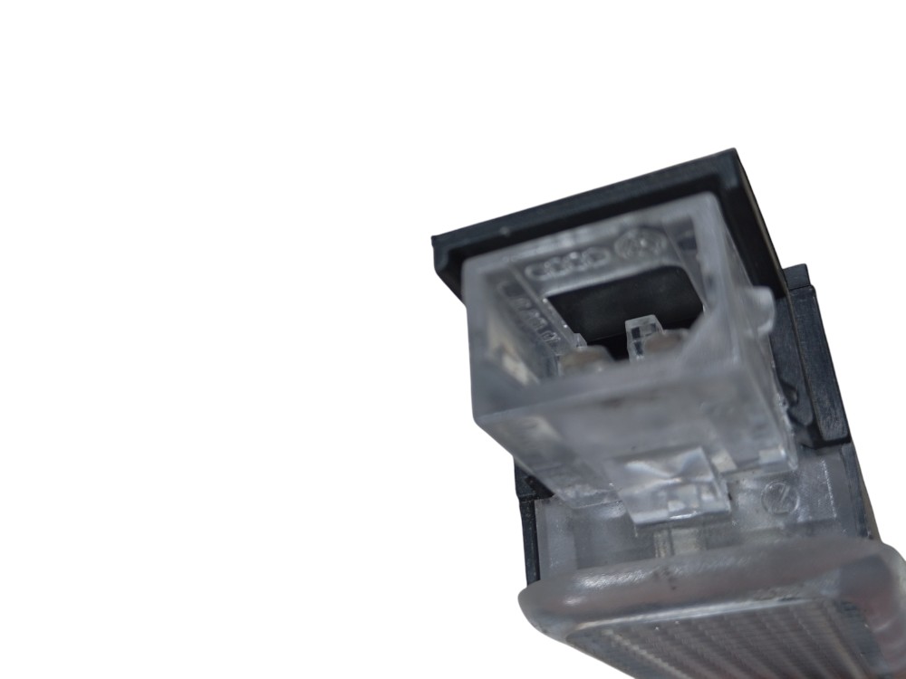 Luz Cortesia Porta Malas Audi Q5 2.0 Turbo 2010 Cod 094741 4