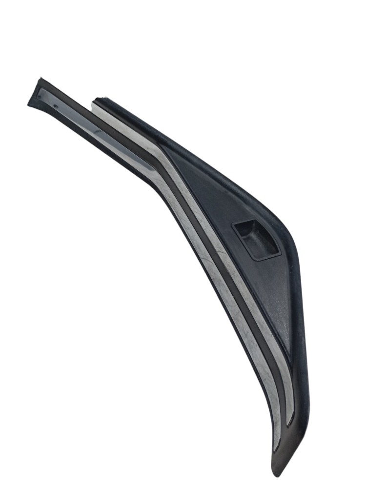 Soleira Porta Traseira Direita Bmw 323i 2.5 E46  1999 2000 5