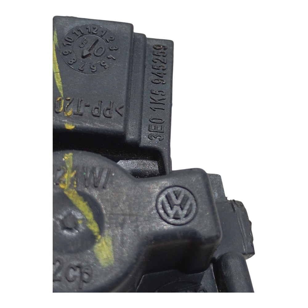 Soquete Lanterna Traseira Esquerda Volkswagen Jetta 2.5 2007 4