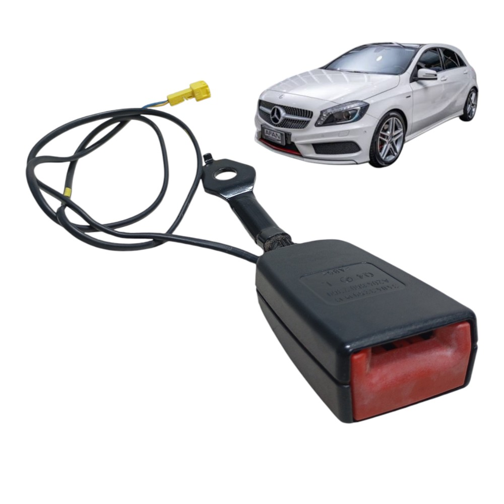 Engate cinto dianteiro esquerdo Mercedes benz a250 2.0 2015 1