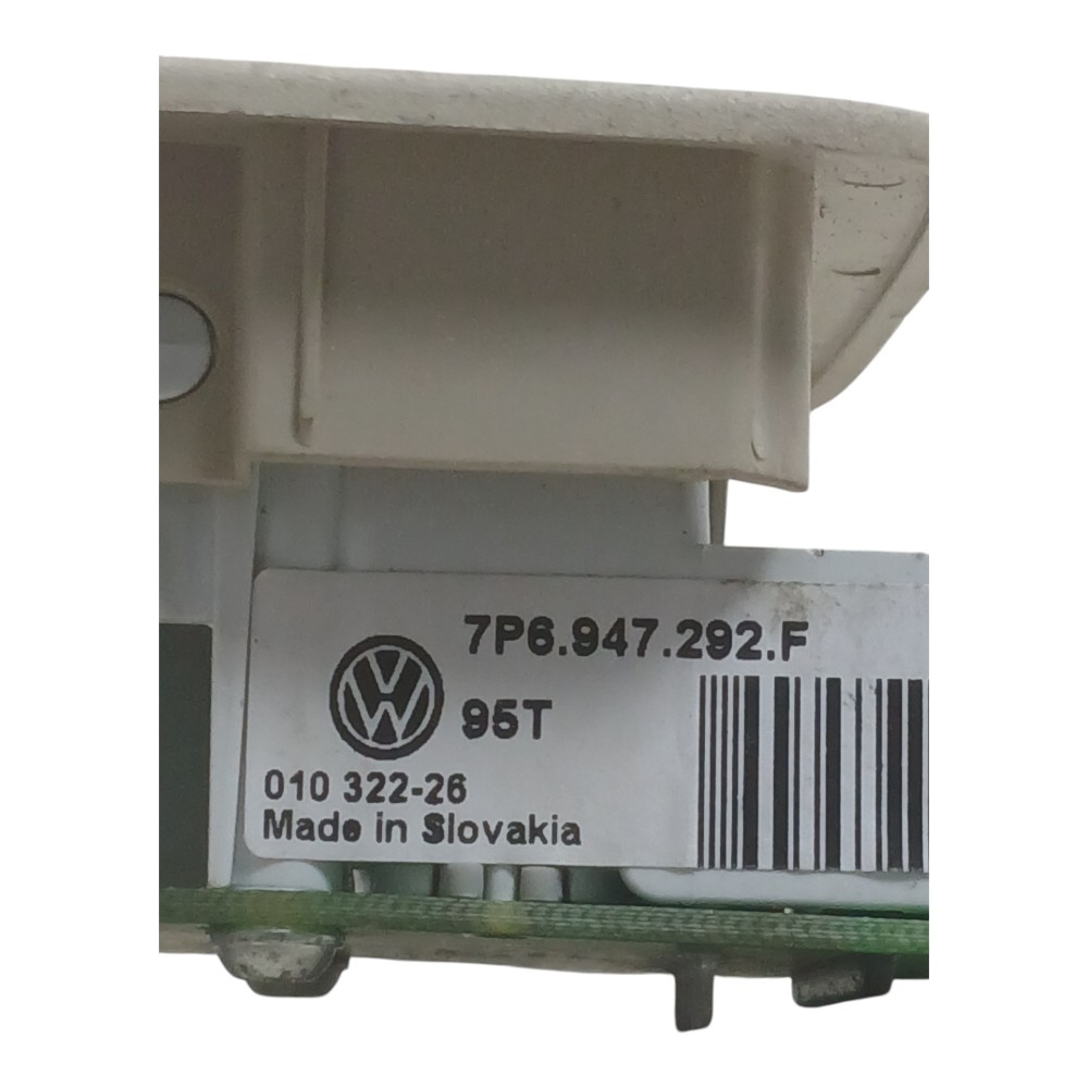 Luz Cortesia Interna Traseira Direita Vw Touareg 4.2 V8 2013 7