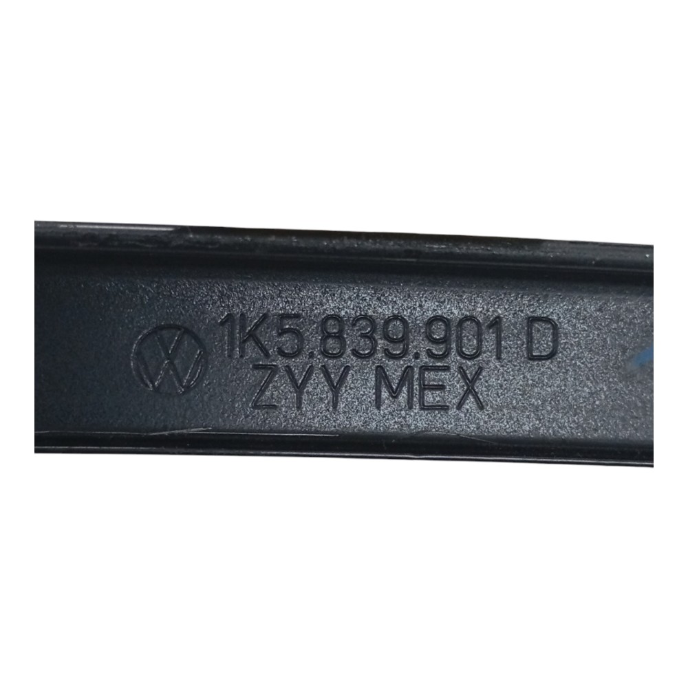 Moldura Coluna Traseira Esquerda Vw Jetta Variant 2.5 2009 2