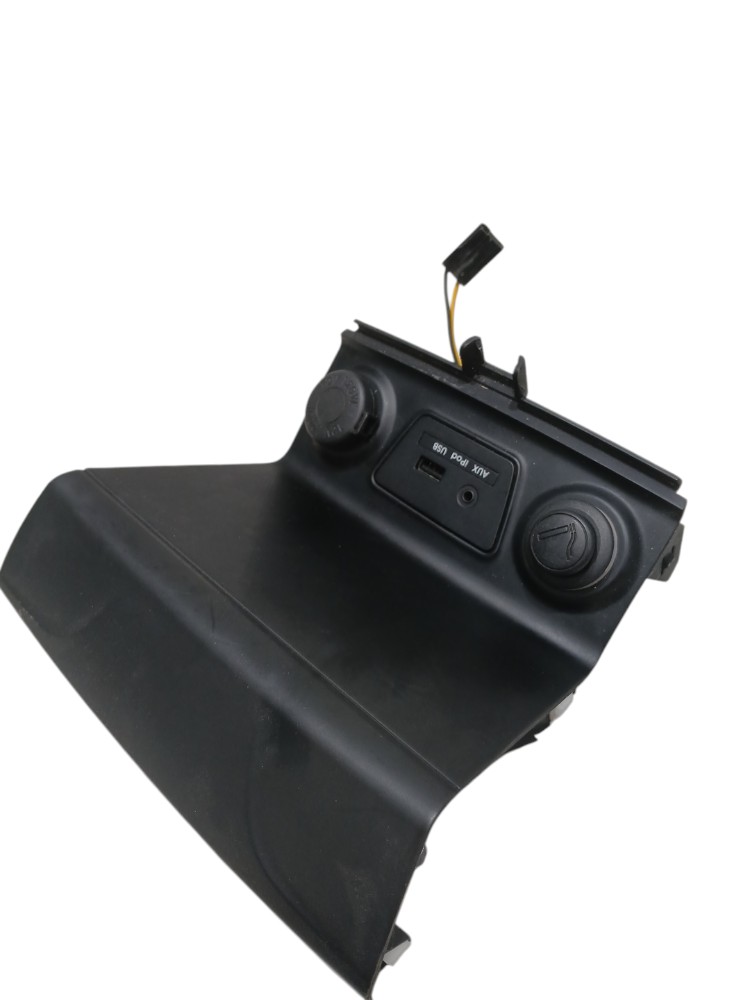 Moldura Console Central Entrada Usb Hyundai Ix35 2.0 2016 3
