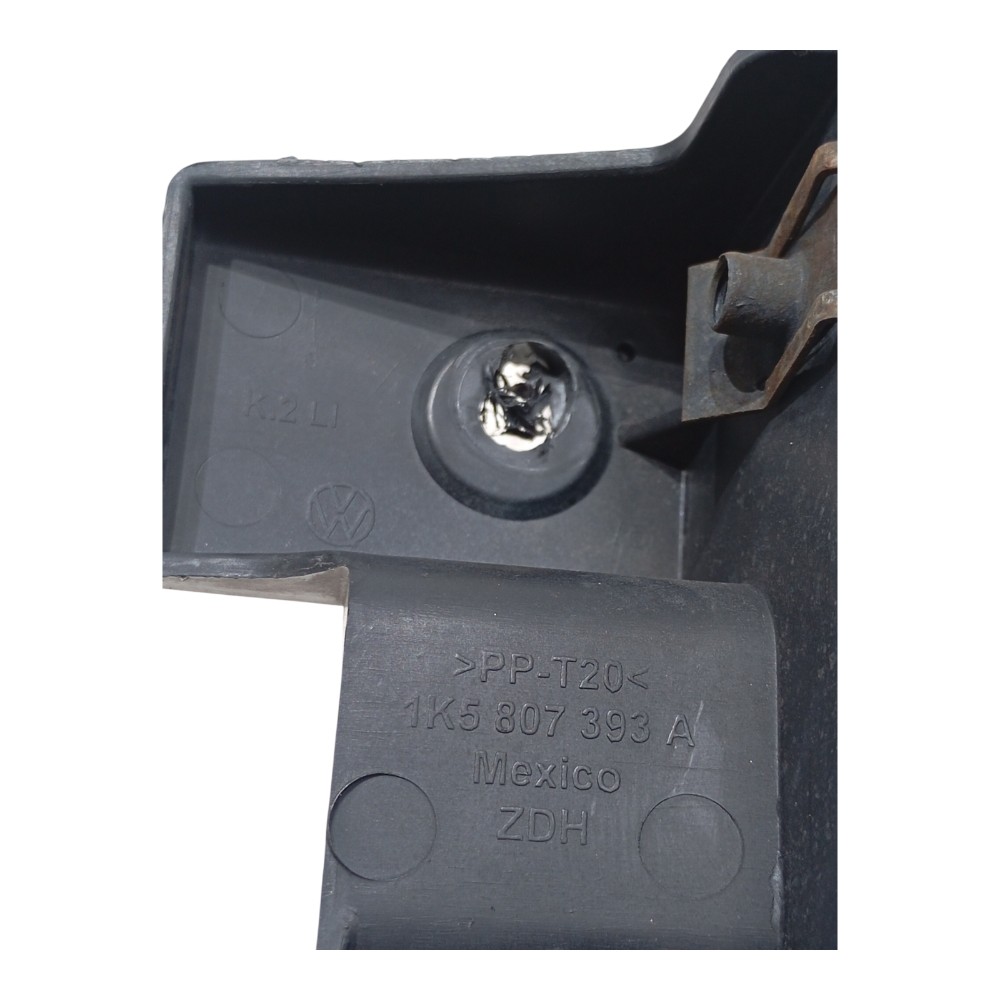Guia Parachoque Traseir Esquerdo Volkswagen Jetta 2.5 2007 2