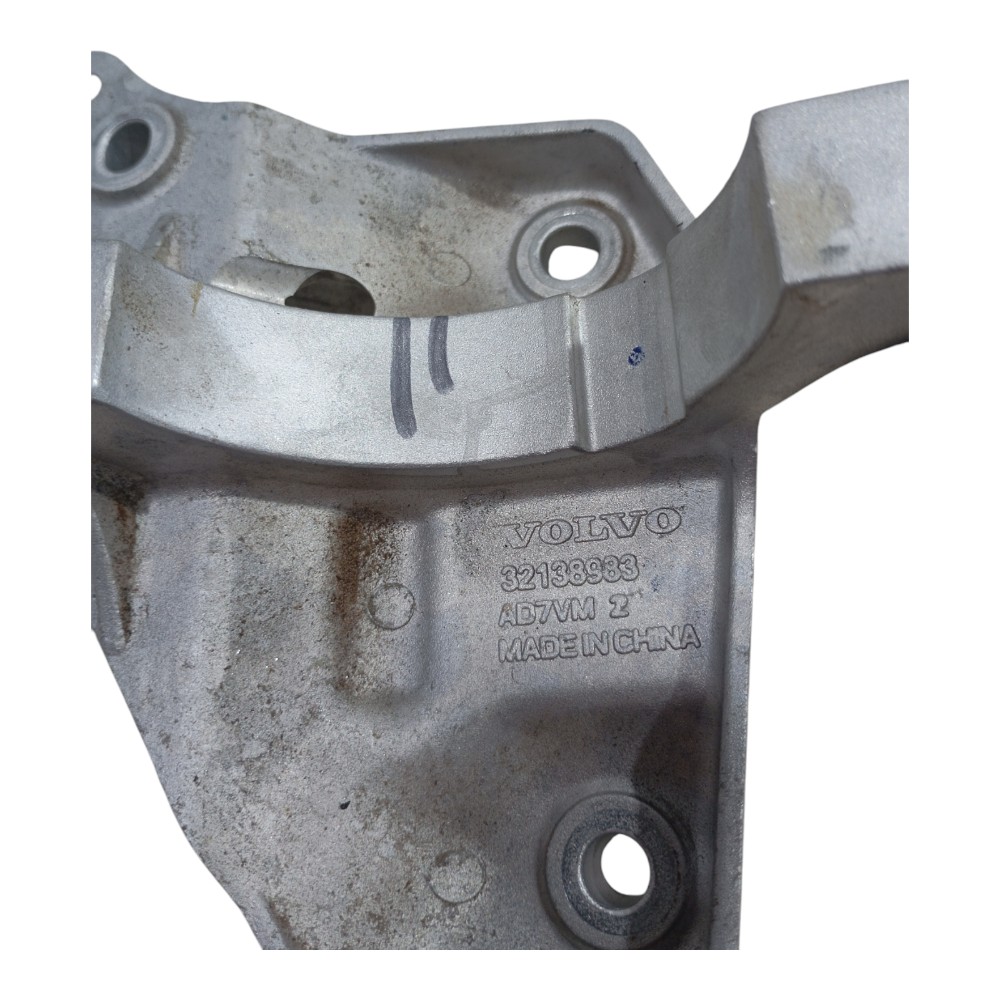 Suporte Bomba Água Auxiliar Volvo Xc60 2.0 Recharge T8 2022 2