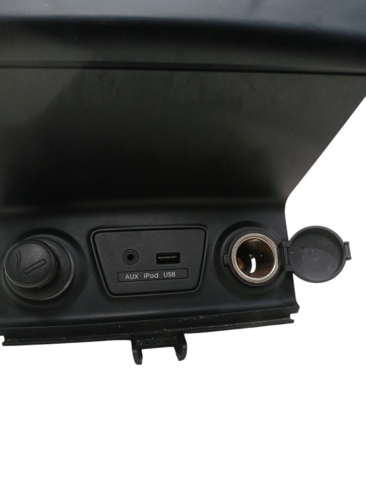 Moldura Console Central Entrada Usb Hyundai Ix35 2.0 2016 5
