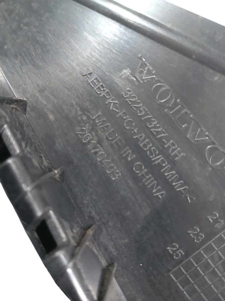 Moldura Externa Porta Traseira Direita Volvo Xc60 2.0 2022 Preto 3