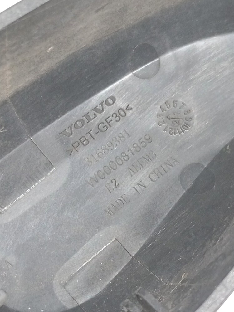 Moldura Braço Limpador Tampa Traseira Volvo Xc60 2.0 T8 2022 3