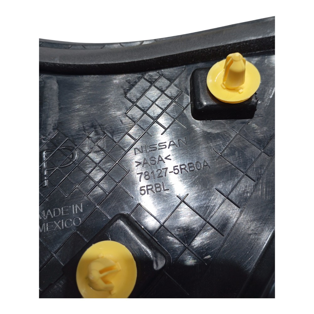 Moldura Externa Coluna Traseira Esquer Nissan Kicks 1.6 2024 2