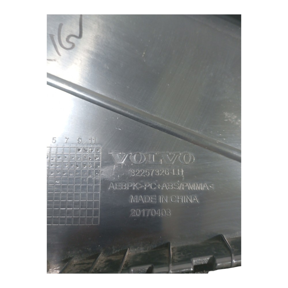 Moldura Coluna Traseira Esq Volvo Xc60 2.0 Recharge T8 2022 3