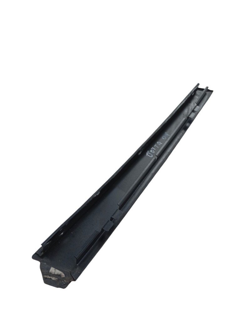 Moldura Externa Porta Traseira Esq Vw Jetta Variant 2.5 2009