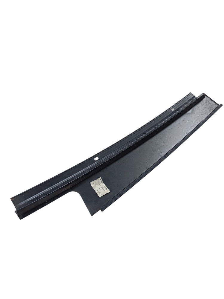 Moldura Externa Coluna Traseira Esquerda Bmw X1 2.0 2014 E84 4