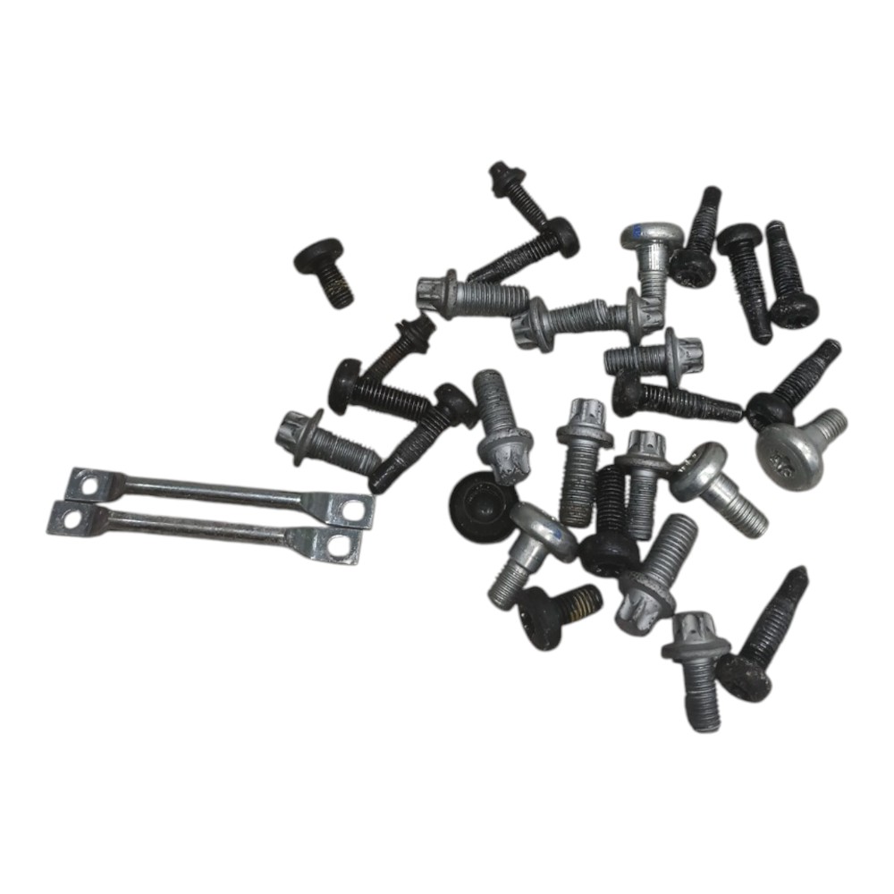 Parafuso Fixacao Bancos E Cintos Bmw X1 2.0 Aspirada 2011