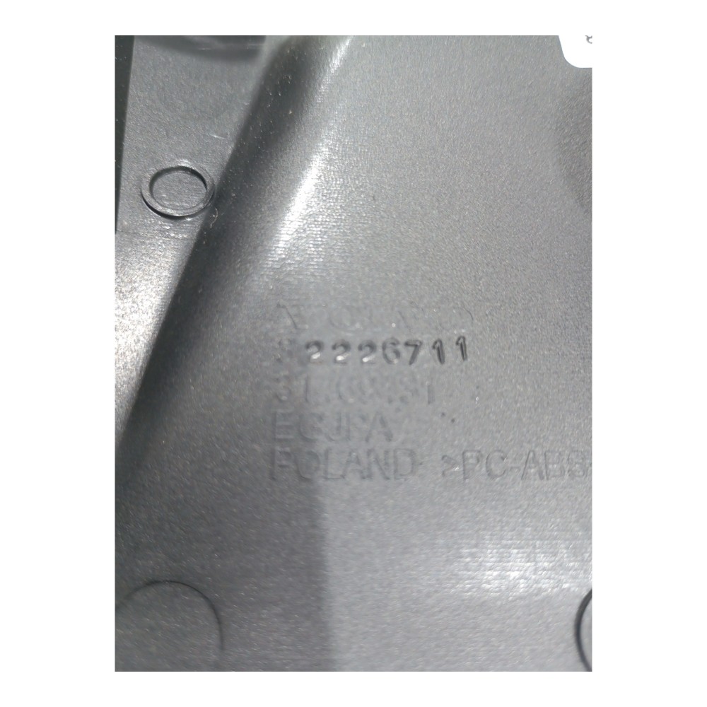 Moldura Console Tomada Usb Volvo Xc60 2.0 Recharge Awd 2022 3