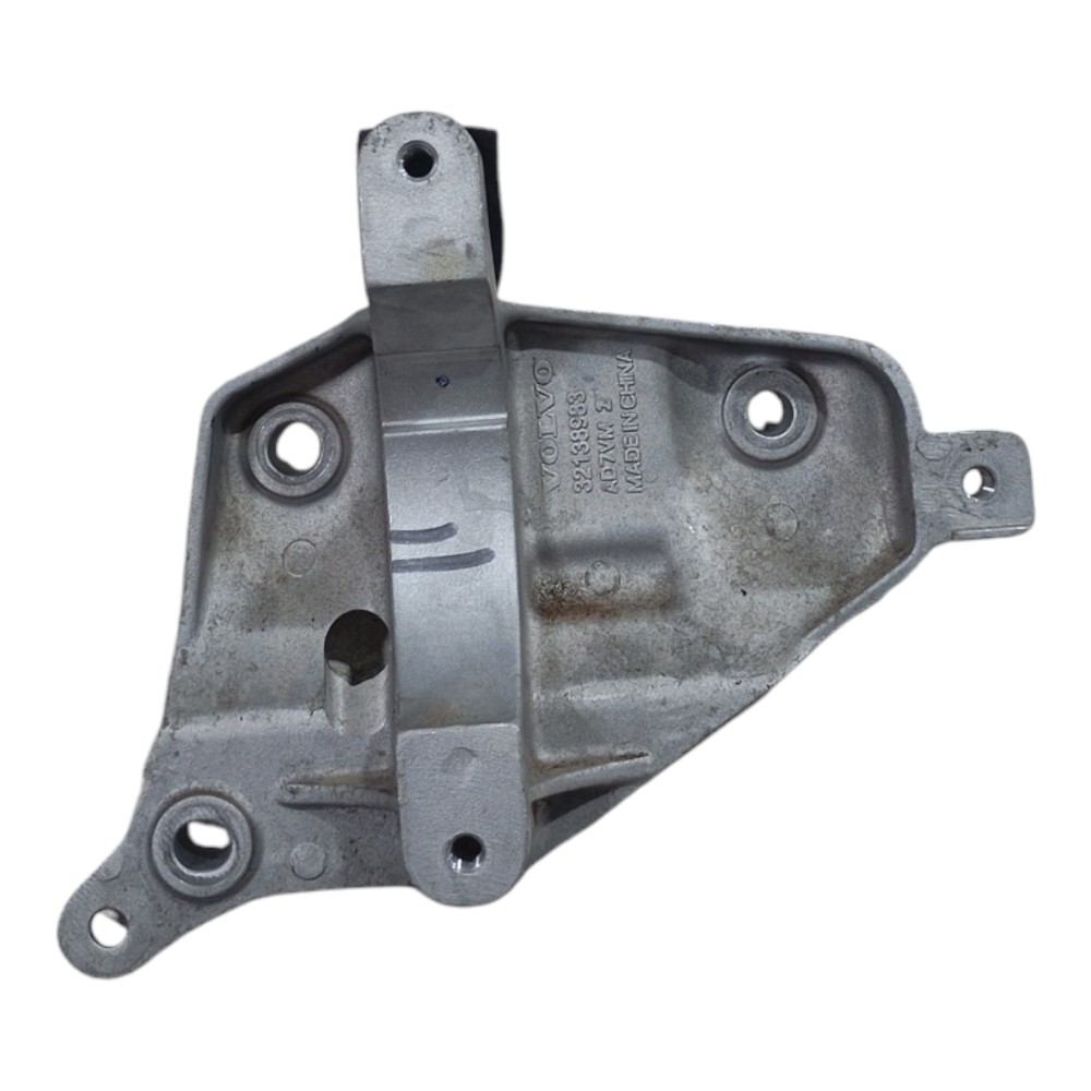 Suporte Bomba Água Auxiliar Volvo Xc60 2.0 Recharge T8 2022 3