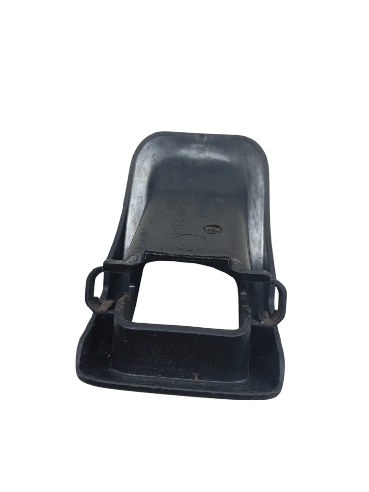 Moldura Isofix Banco Traseiro Volkswagen Touareg 4.2 V8 2014 7