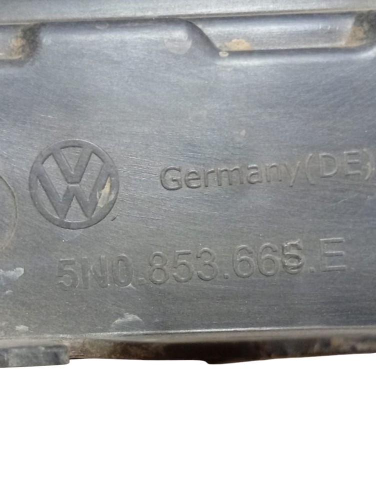 Moldura Farol Milha Direito Volkswagen Jetta 2013 Avaria Direito 5