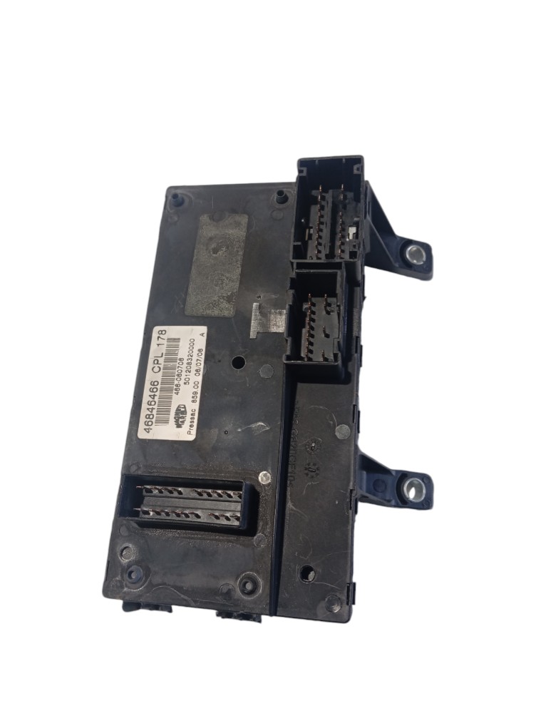 Caixa Fusíveis Fiat Doblô 1.8 2007 – 51778980 501210460000 2