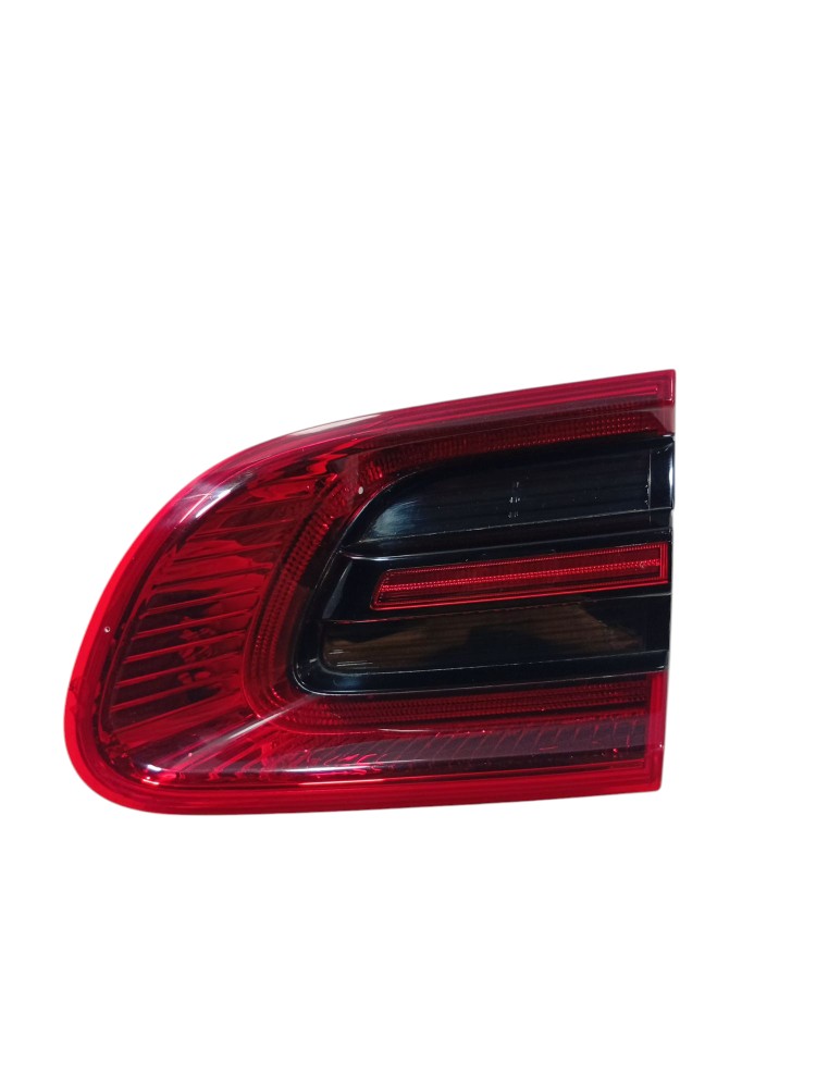 Lanterna Tampa Traseira Direita Porsche Macan 2.0 2016 2017  Direito/passageiro Vermelha / Preta 2