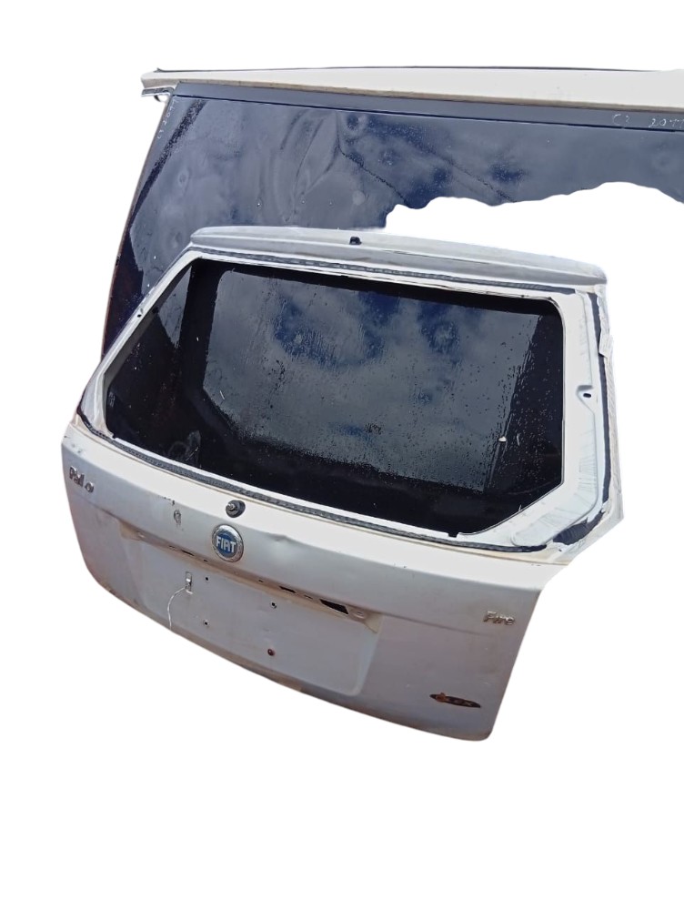 Tampa Traseira Fiat Palio 2010 Detalhes 4
