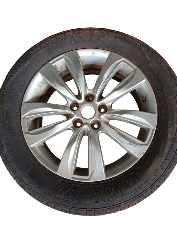 Roda Pneu Kia Sorento 2011 Aro 18 Detalhes Prata 2