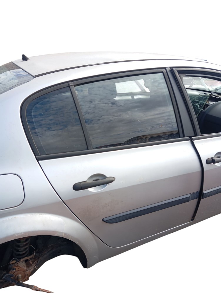 Porta Traseira Direita Megane 2010 Com Detalhes Traseira Direita Prata