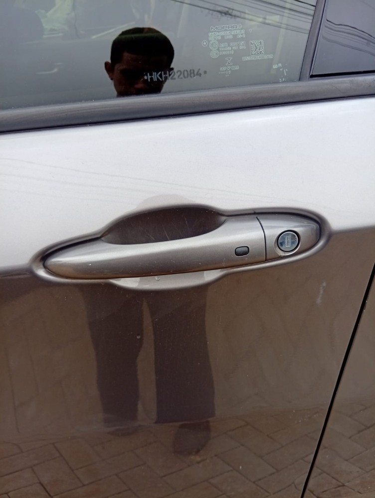 Maçaneta Externa Dianteira Esquerda Jeep Compass 2017 Cinza Dianteira