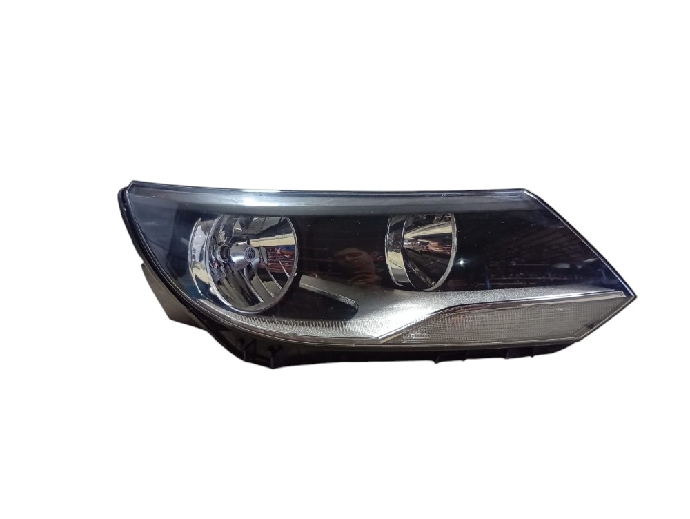 Farol Direito Volkswagen Tiguan 2011 2013 Avarias 1