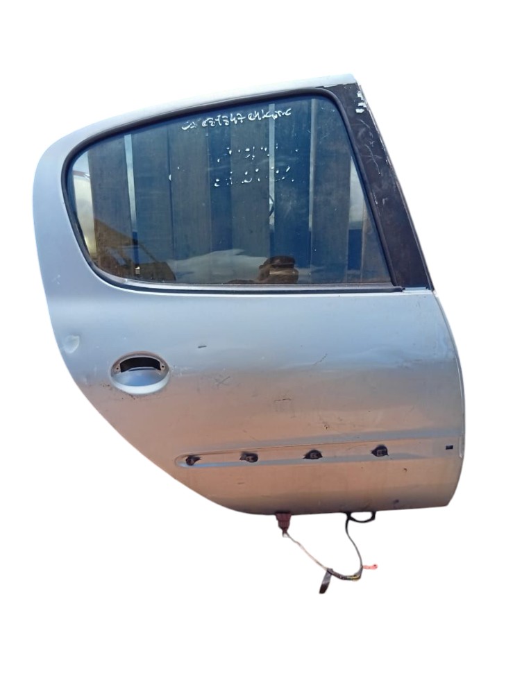 Porta Traseira Direita Peugeot 206 207 2008 Detalhe Traseira Direita Prata