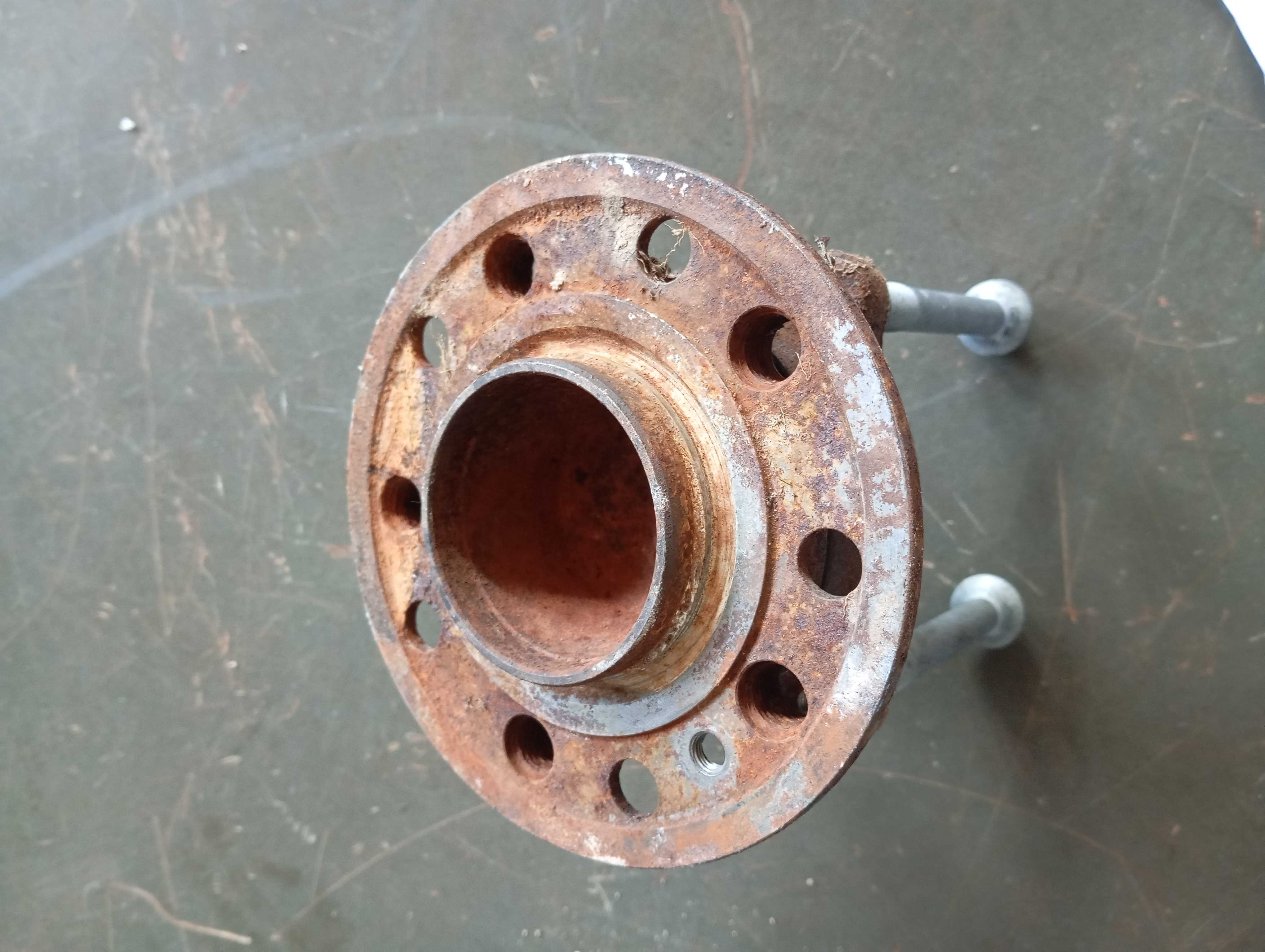 Cubo roda Dianteira Esquerda Mercedes C180 2014 3