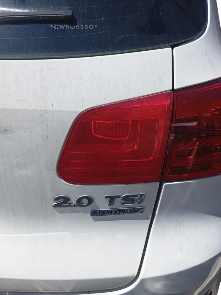 Lanterna Direita Tampa Tras Volkswagen Tiguan 2011 Detalhe Direito/passageiro Vermelho 2