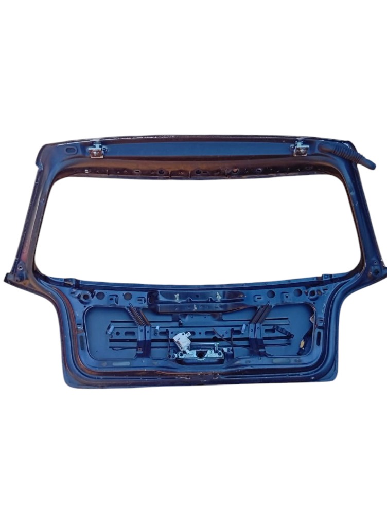 Tampa Traseira Volkswagen Polo 2004 2006 Detalhe 5